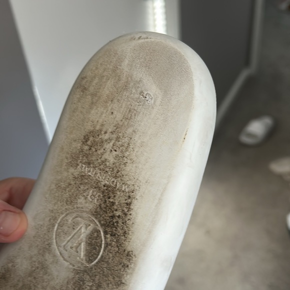 Louis Vuitton women’s slides size 7 1/2 - Picture 5 of 5